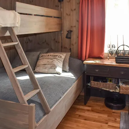 בית נופש 4 Bedroom Cozy In *