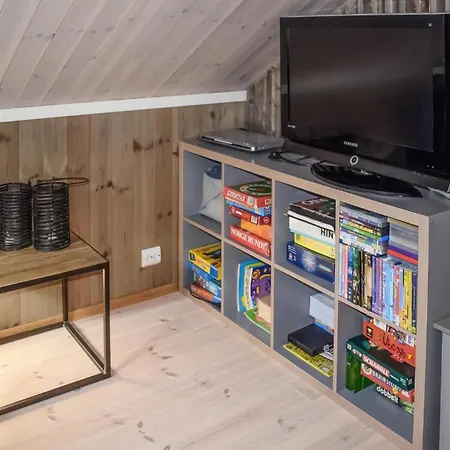 בית נופש 4 Bedroom Cozy In *
